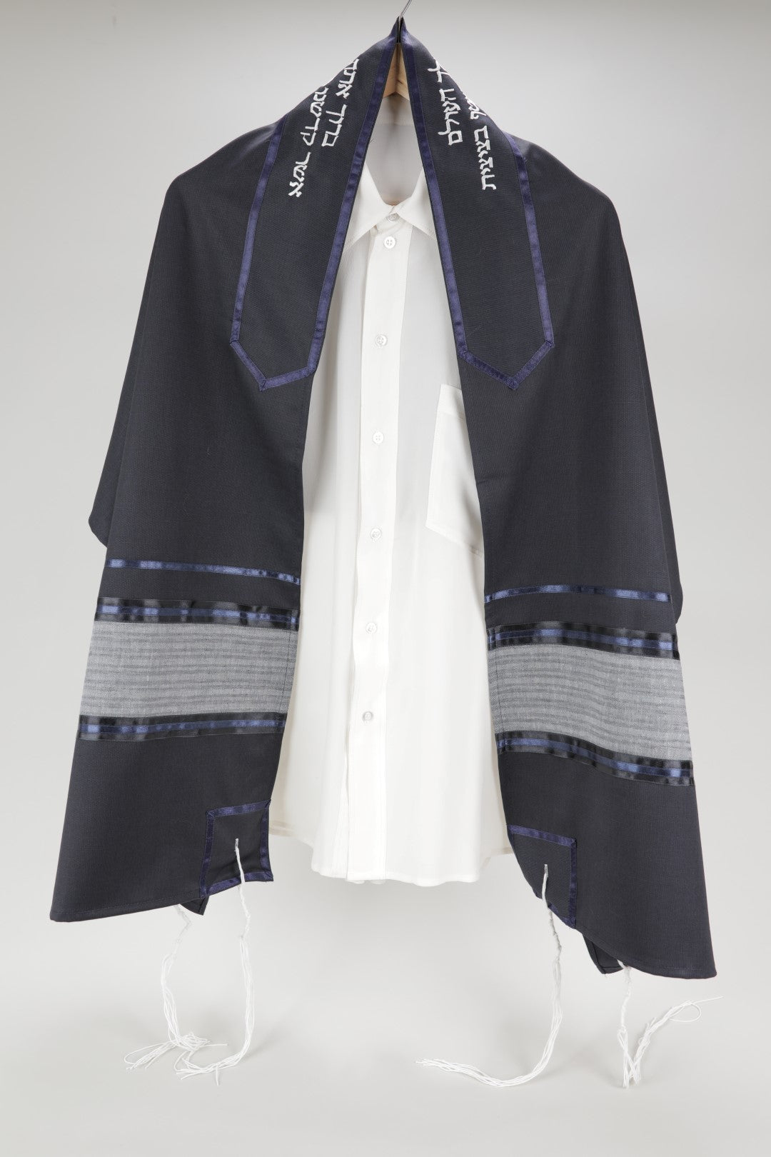 MAJESTIC ROYAL-LOOKING BLUE TALLIT