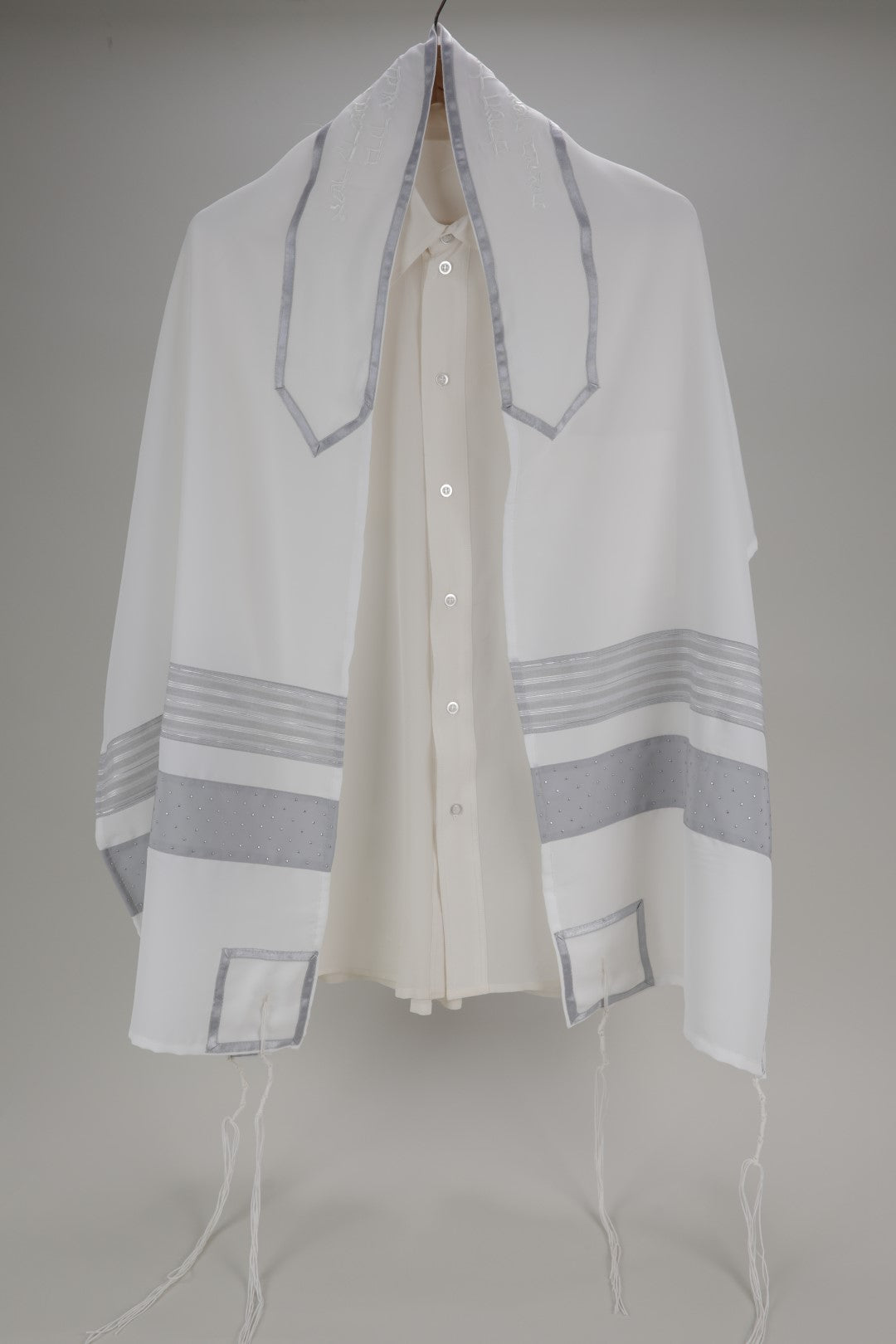 EXCLUSIVE WHITE, GRAY AND SILVER TALLIT